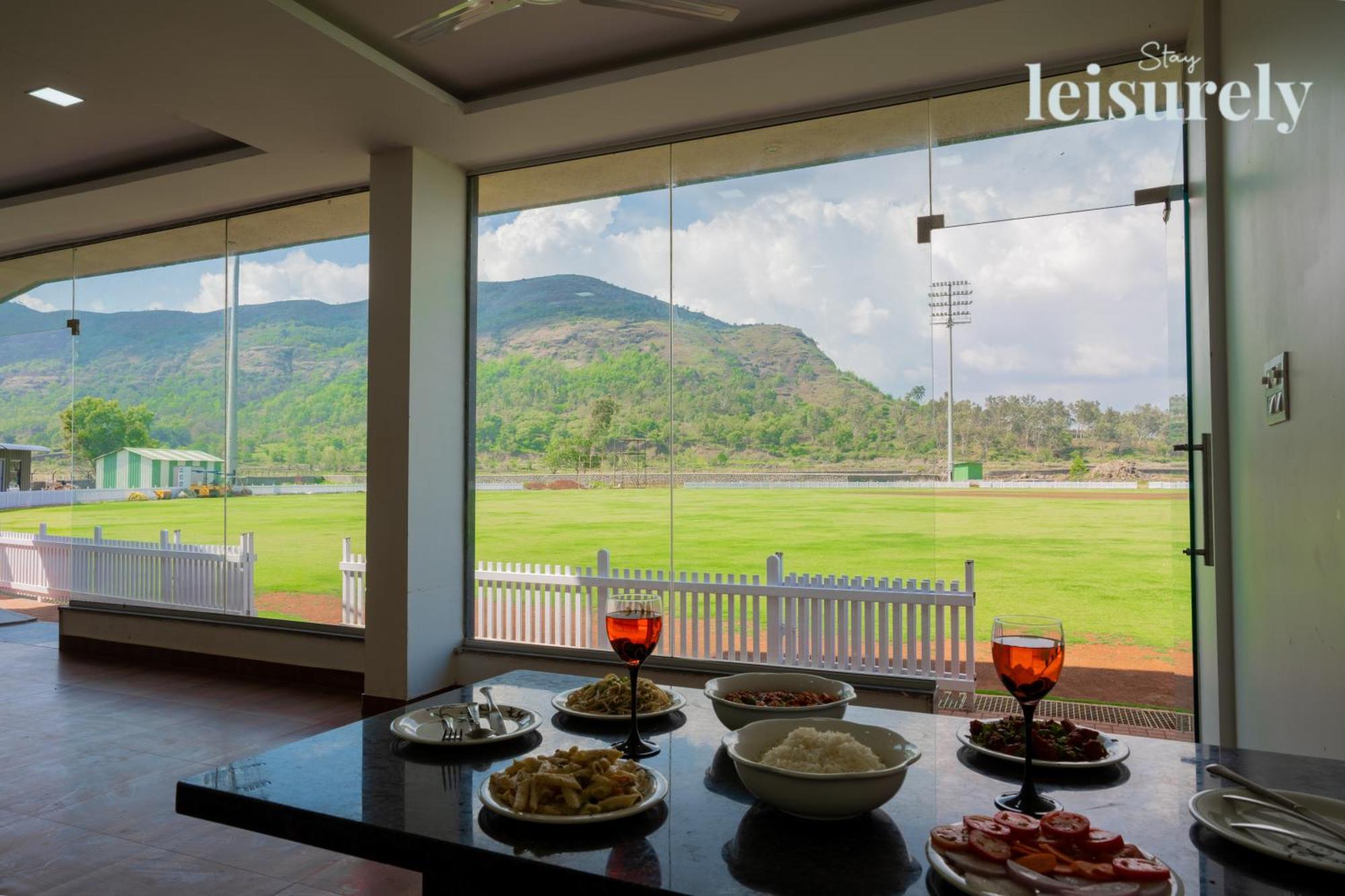 Stay Leisurely - Pavilion By The Hills, Lonavala - Stadium View Rooms Eksteriør billede