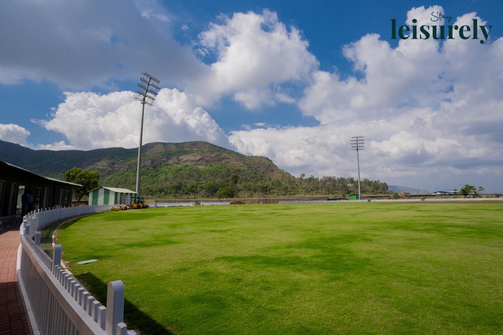 Stay Leisurely - Pavilion By The Hills, Lonavala - Stadium View Rooms Eksteriør billede